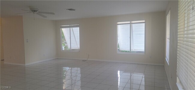 Foto del edificio - 526 102nd Ave N