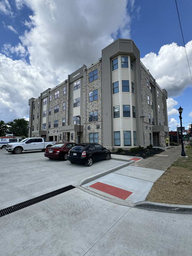 Building Photo - Barnett Commons