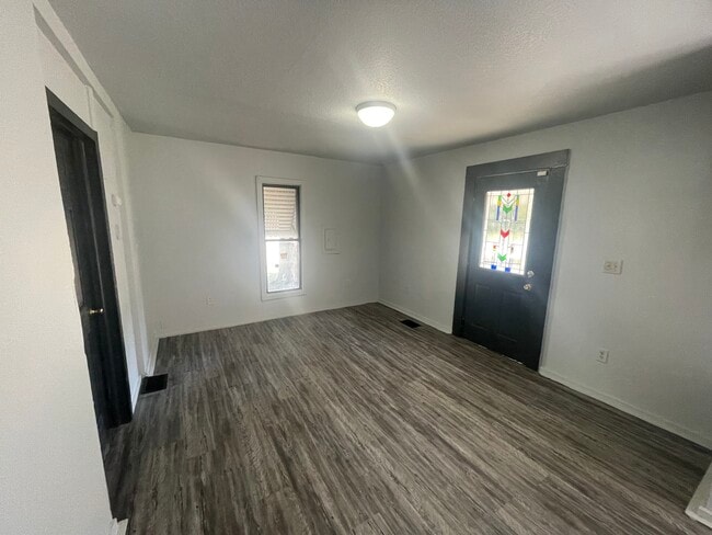 Building Photo - 102 Elmwood Ave