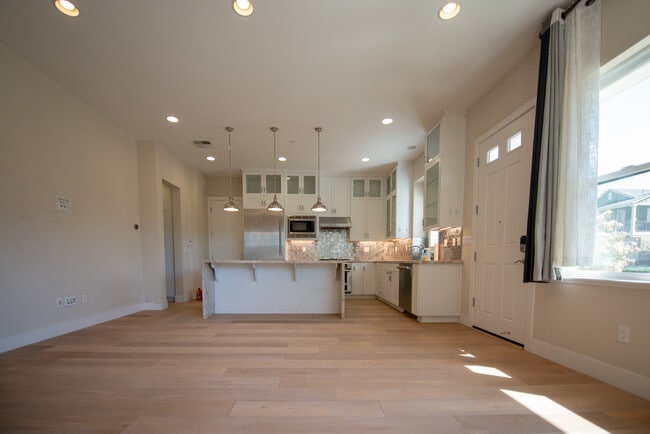 Building Photo - 218 Athena Ct