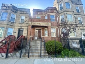 Building Photo - 4356 S Wells St