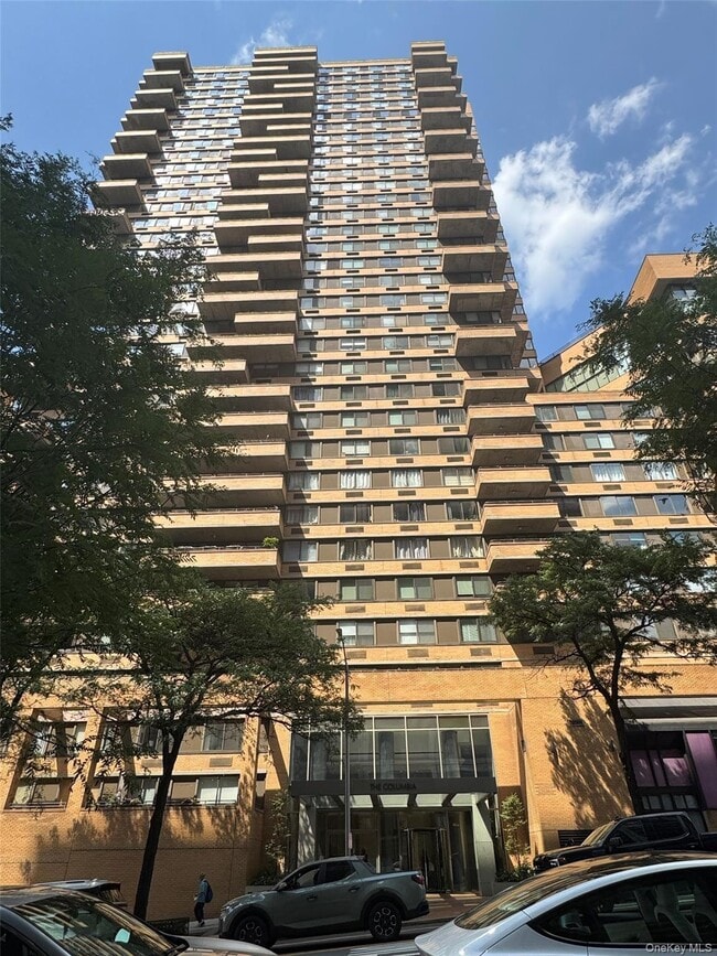Building Photo - 275 W 96th St