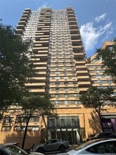 Building Photo - 275 W 96th St