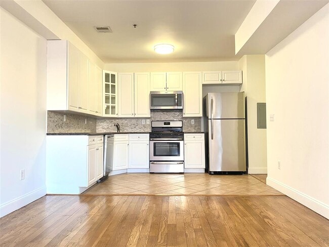 Building Photo - 4401 Park Ave