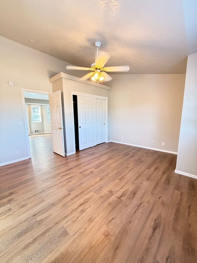 Building Photo - 4107 Forsythia St