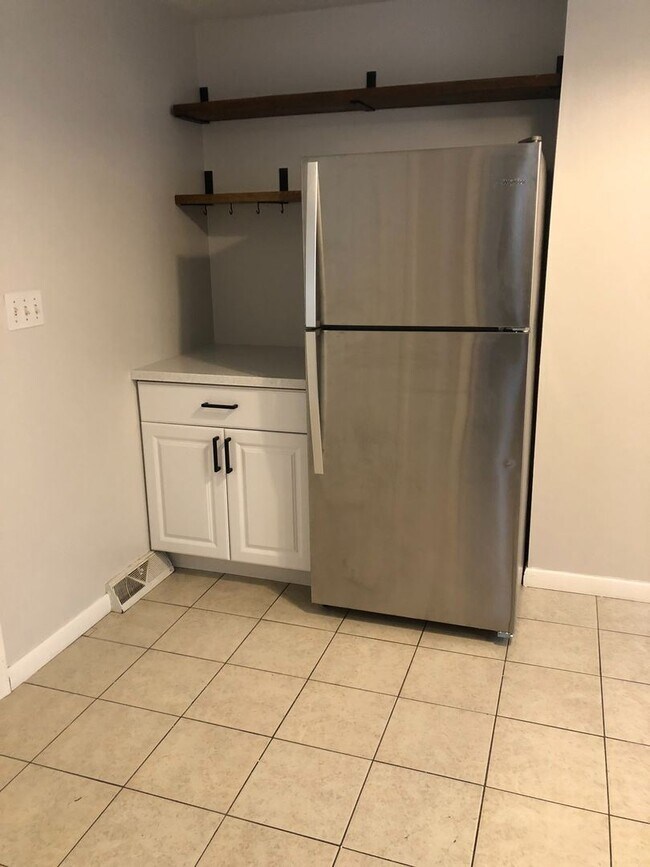 Foto del edificio - 3 br, 1 bath House - 431 W 2nd St