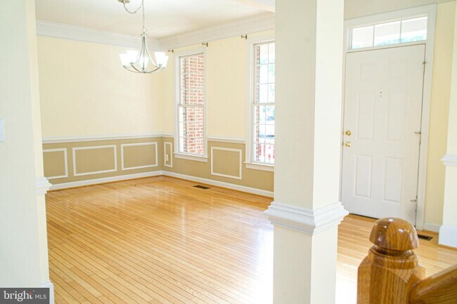 Building Photo - 1160 Marseille Ln