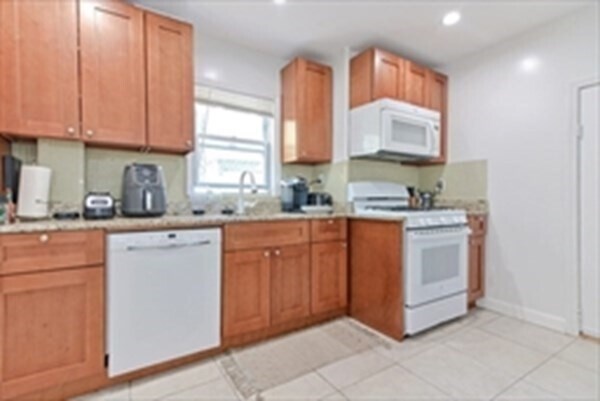 Foto del edificio - 256 W 6th St