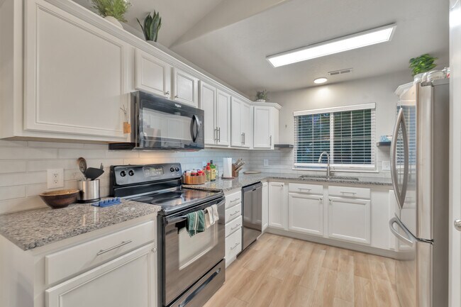 Foto del edificio - 2855 Fowler Ave