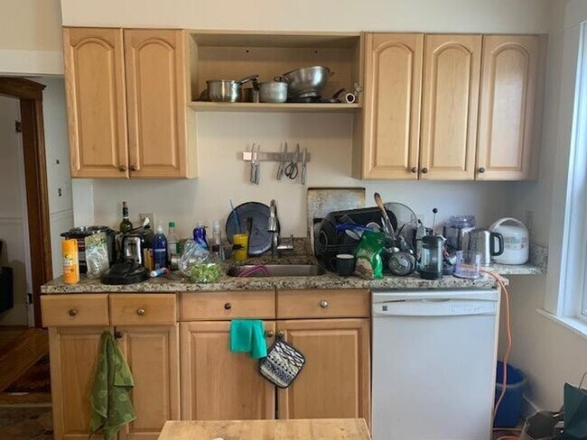 Photo - 110 Line St Apartment