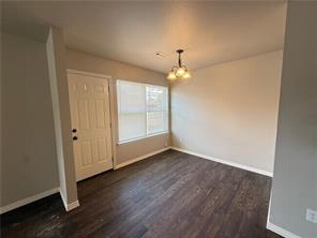 Building Photo - 672-672 W Martha Dr
