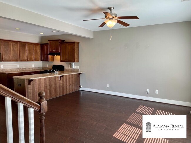Foto del edificio - Townhome for rent in Chelsea!  Available to View Now!!!