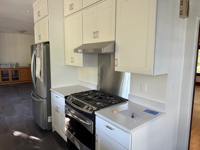 Building Photo - 1329 NE 63rd St
