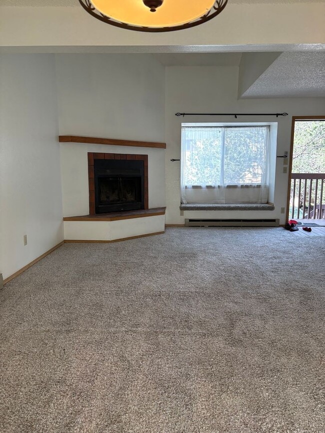 Building Photo - 2 bedroom with Wood Burning Fireplace In V...
