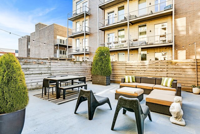 Primary Photo - 18 N Carpenter St