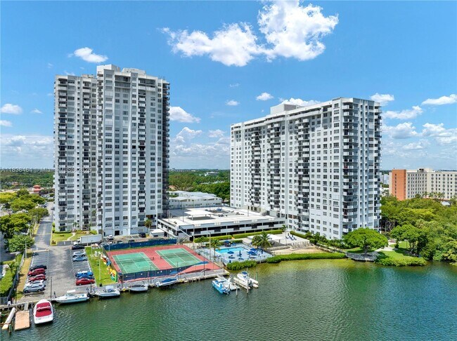 Foto del edificio - 2780 NE 183rd St