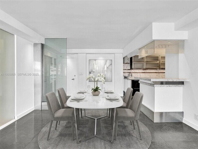 Foto del edificio - 6770 Indian Creek Dr