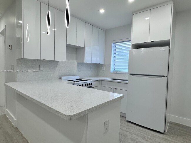 Building Photo - 215 Zamora Ave