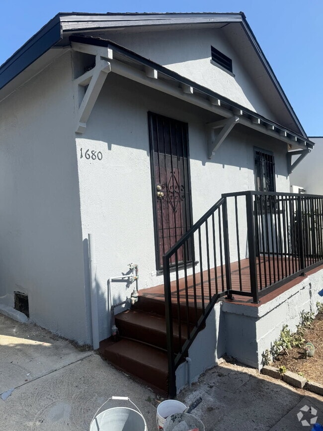 Building Photo - 1680 S Longwood Ave