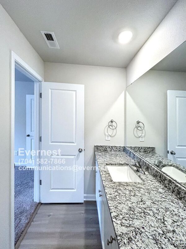 Foto del edificio - 2174 Willow Gln Dr