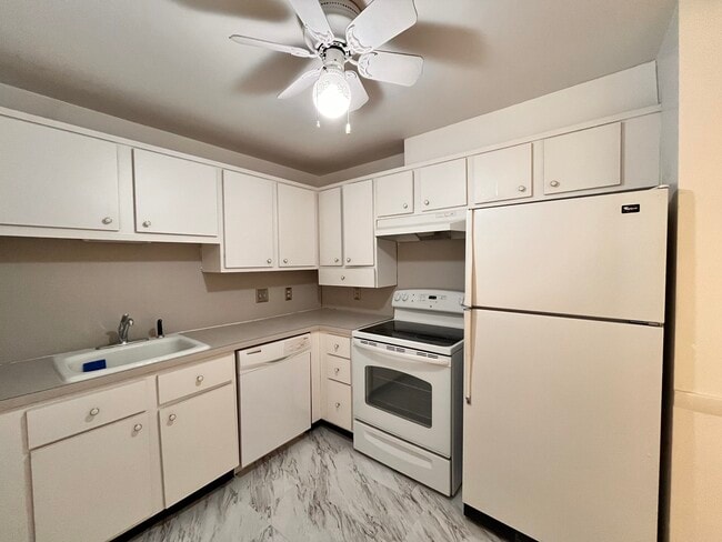 Photo - 100 Grandview Ave Townhome