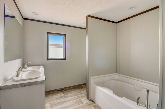 Building Photo - 1800 Oak Grove Rd E