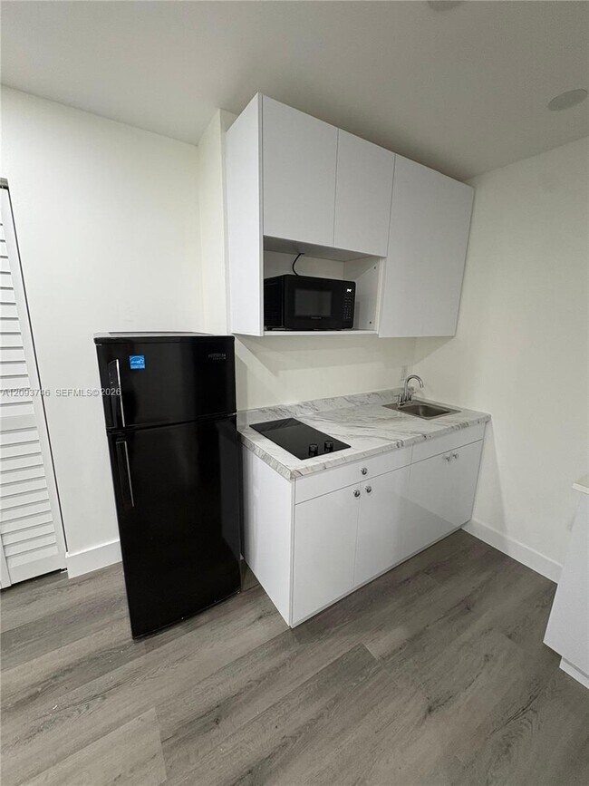 Foto del edificio - 19541 NW 57th Ct