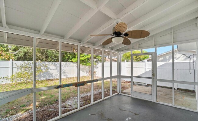Building Photo - 421 Oleander Cir
