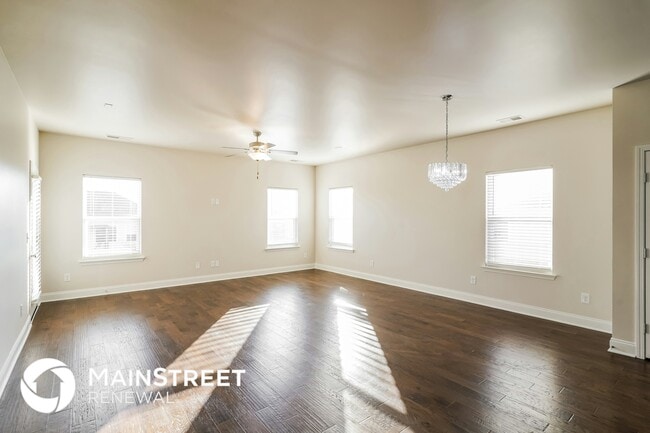 Building Photo - 1009 Ellington Dr