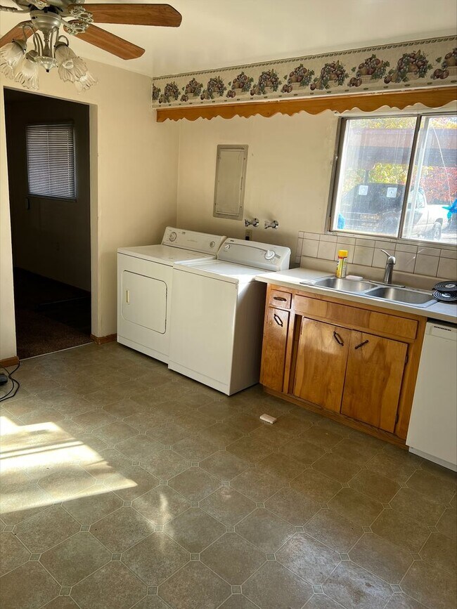 Foto del edificio - Cheney Home