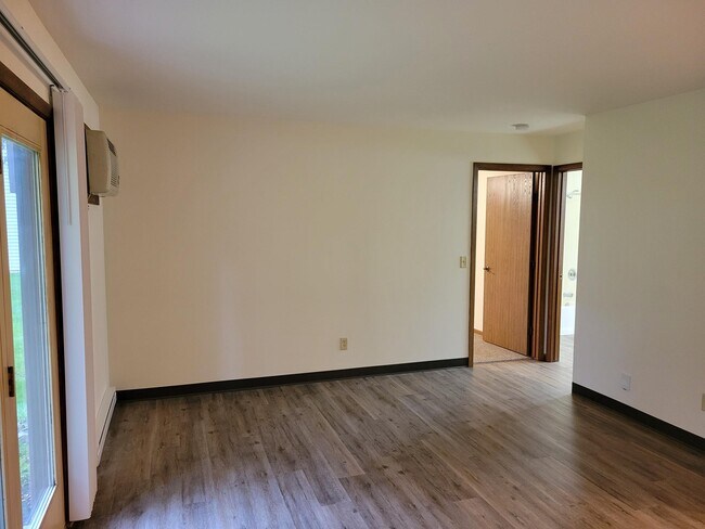 Building Photo - 1223 N Forest Ln