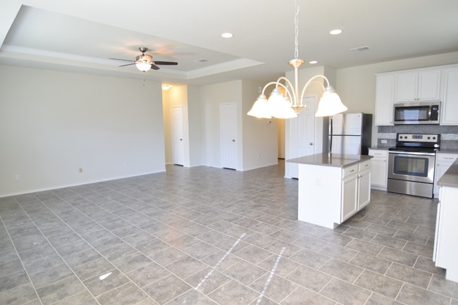 Building Photo - 204 W Vega Ln