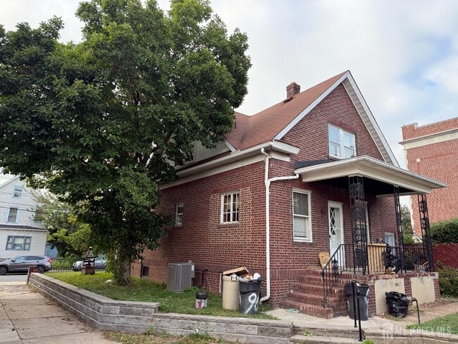 Building Photo - 90 Pershing Ave