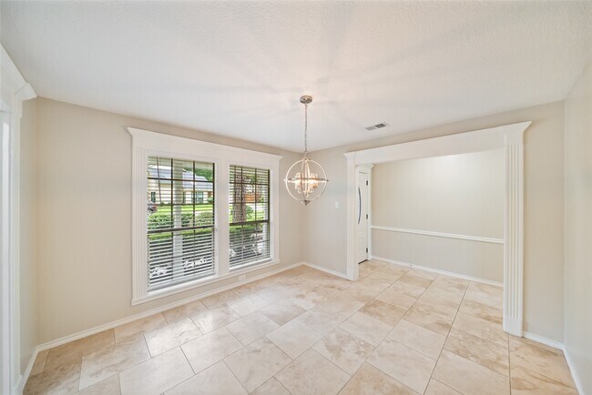 Building Photo - 135 Towering Pines Dr