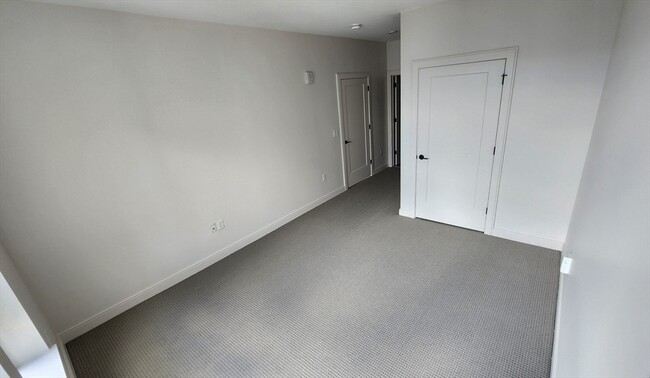 Building Photo - 275 2nd Ave