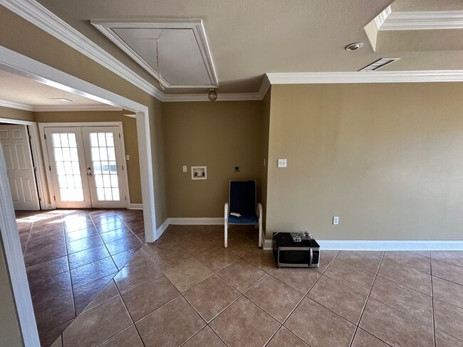 Building Photo - Lovely 4 Bedroom Home
