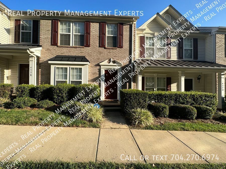 Beautiful 2 BR /2.5 BA Townhouse in Charlo... House Rental in