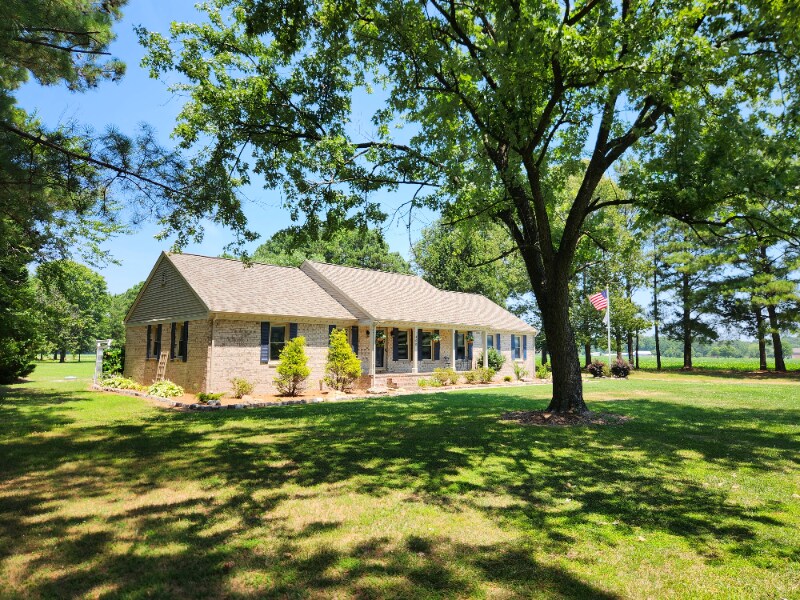 Primary Photo - 1400 Pine Bark Dr