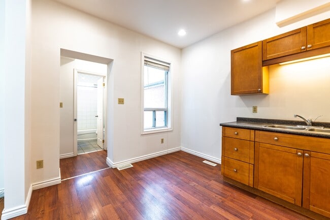 Building Photo - 125 Mavety St