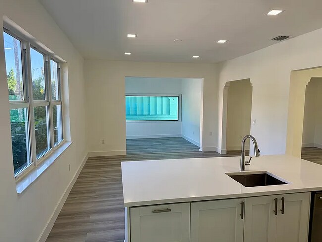 Foto del edificio - 340 NE 125th St