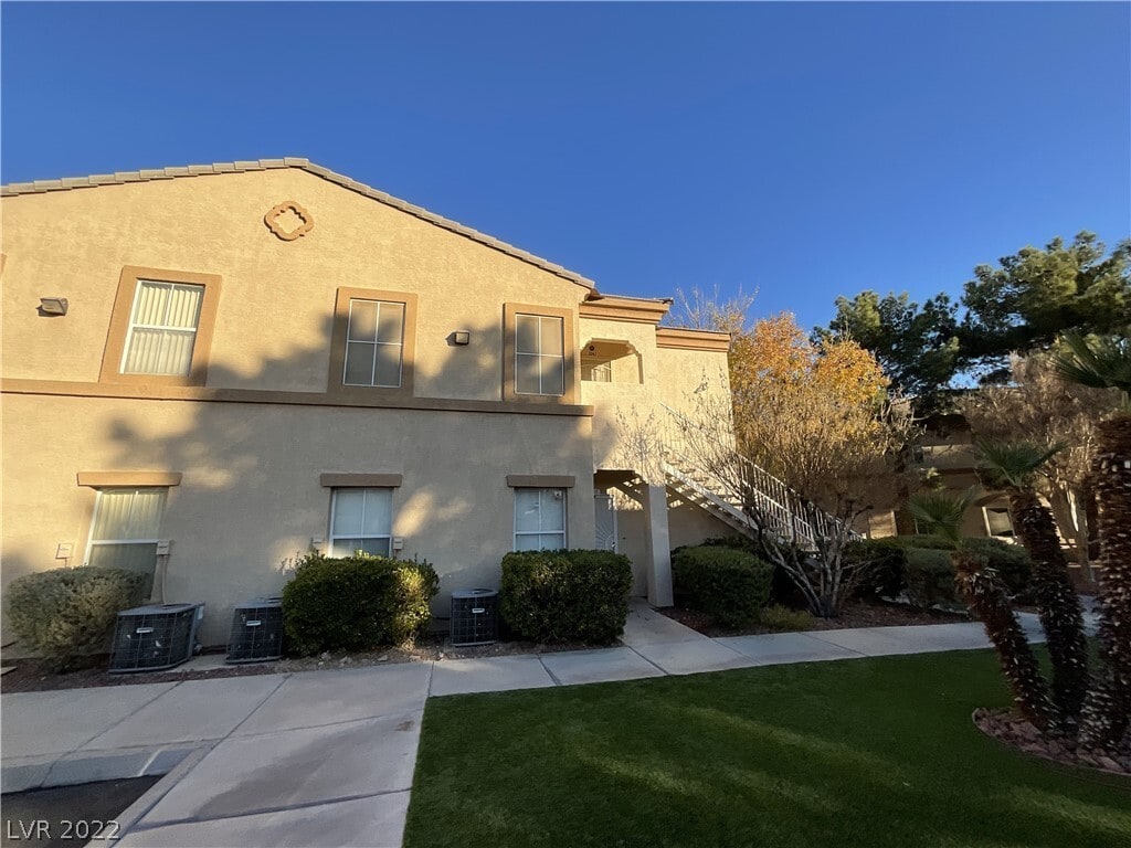 Primary Photo - 3400 Cabana Dr
