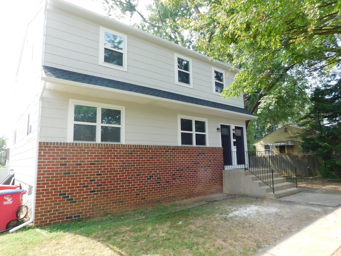 Exterior - 320 Kalmia St