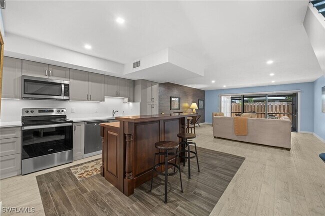 Foto del edificio - 833 Meadowland Dr