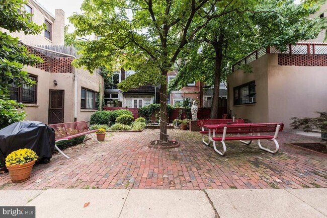 Foto del edificio - 1934 Waverly St