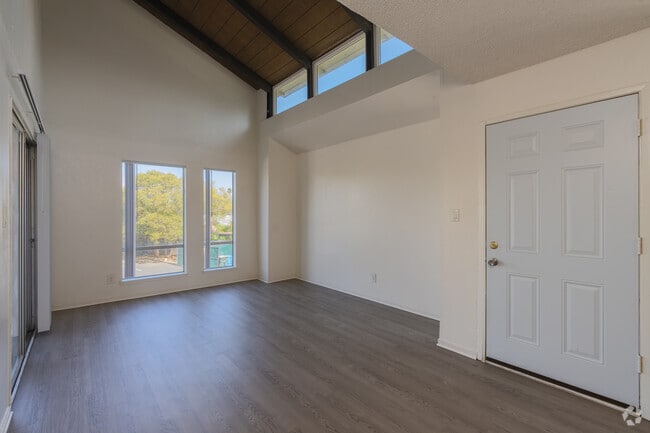 1 habitación, 1 baño - 620 pies cuadrados - Sala de estar - Eastgate Terrace Apartments