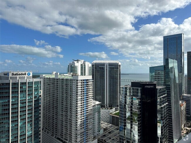 Building Photo - 1060 Brickell Ave