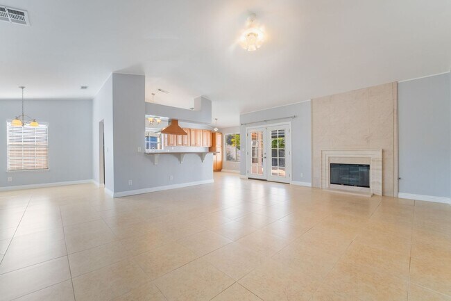 Foto del edificio - Charming 3-Bedroom Home with Pool in Prime...