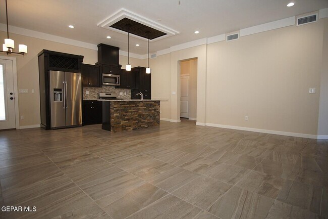 Building Photo - 14829 David Latin