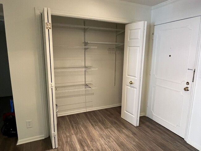 Foto del edificio - Updated 3 Bed Condo in Myers Park