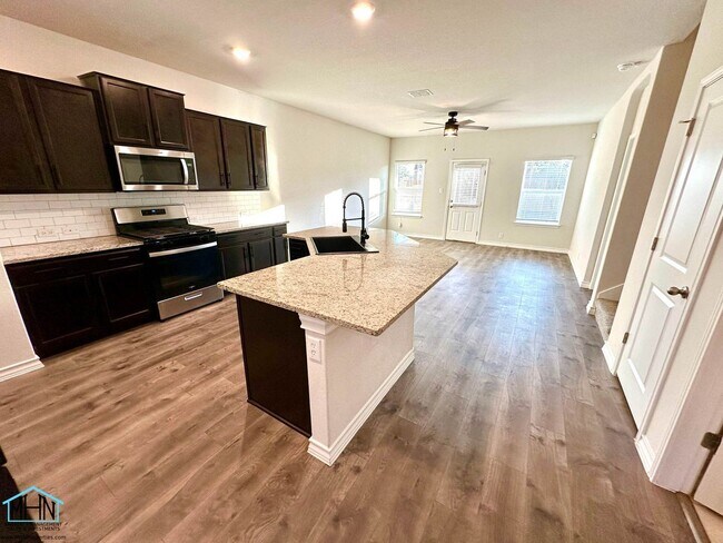 Foto del edificio - Spacious & Modern 5-Bedroom Rental Home in Riverstone at Westpointe!